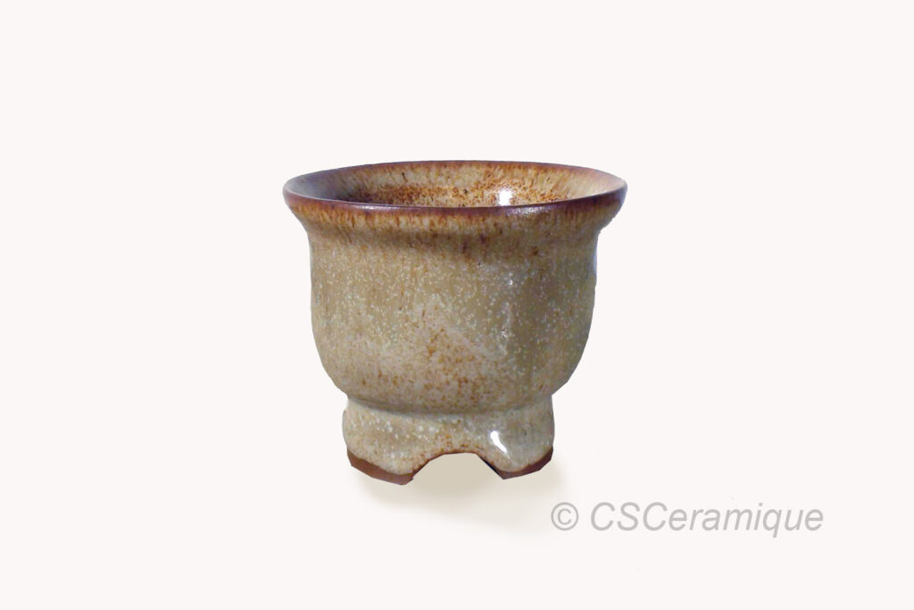 Minuscule poterie pour vos plantes d'accent  - Shitakusa. Idéal pour les arbres de taille "mame" et "shohin"Tiny pottery for your accent plants - Shitakusa. Ideal for mame and shohin trees.
