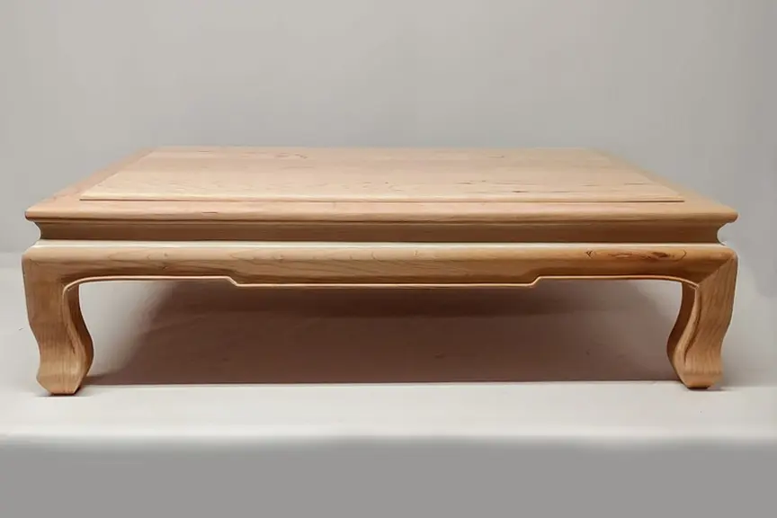 « L'Art de la Table à Bonsaï » et la beauté de la présentation. Image d'une table à bonsaï avec Alex Imbo un artisan québécois.